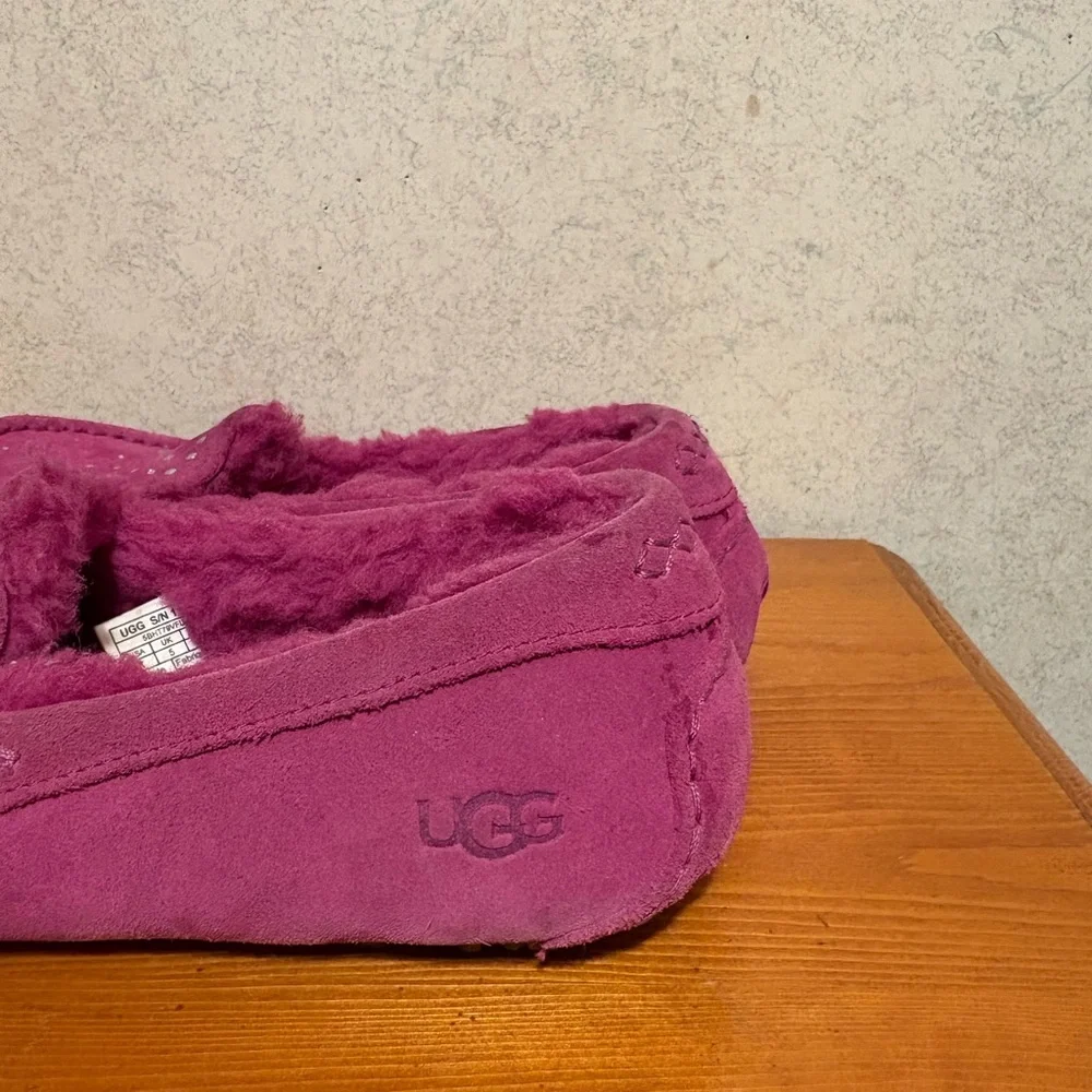 UGG Ansley studded fuchsia suede slippers Slip on Loafers Women’s Size 7
